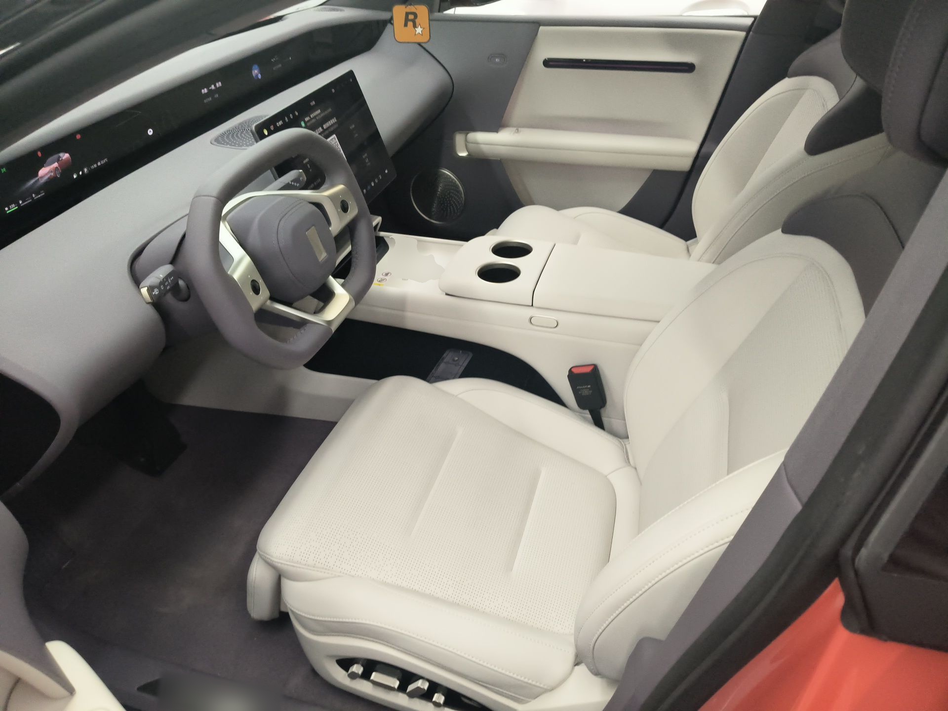 Переднее сиденье в автомобиле