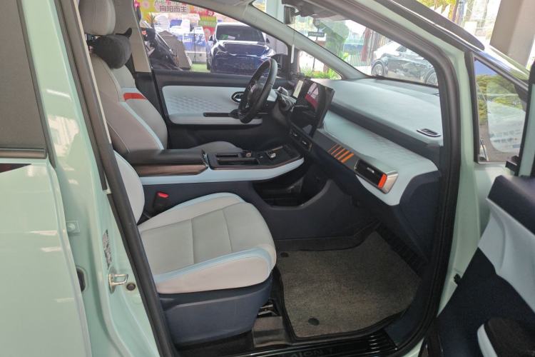 Used AION Y 2022 70 Tech Edition Lithium Iron Phosphate Right Front Seat