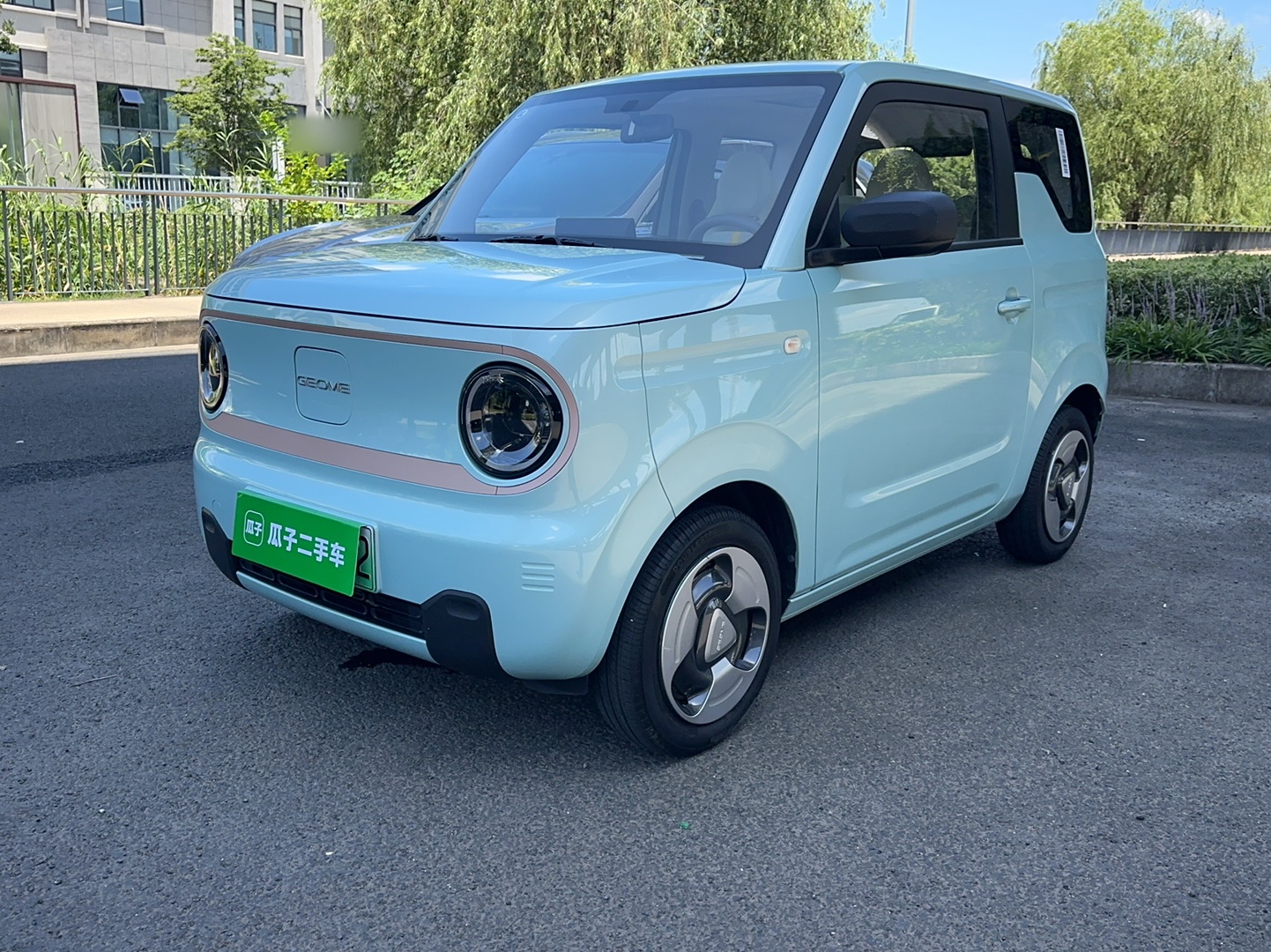 Unter der Vorderseite des Autos