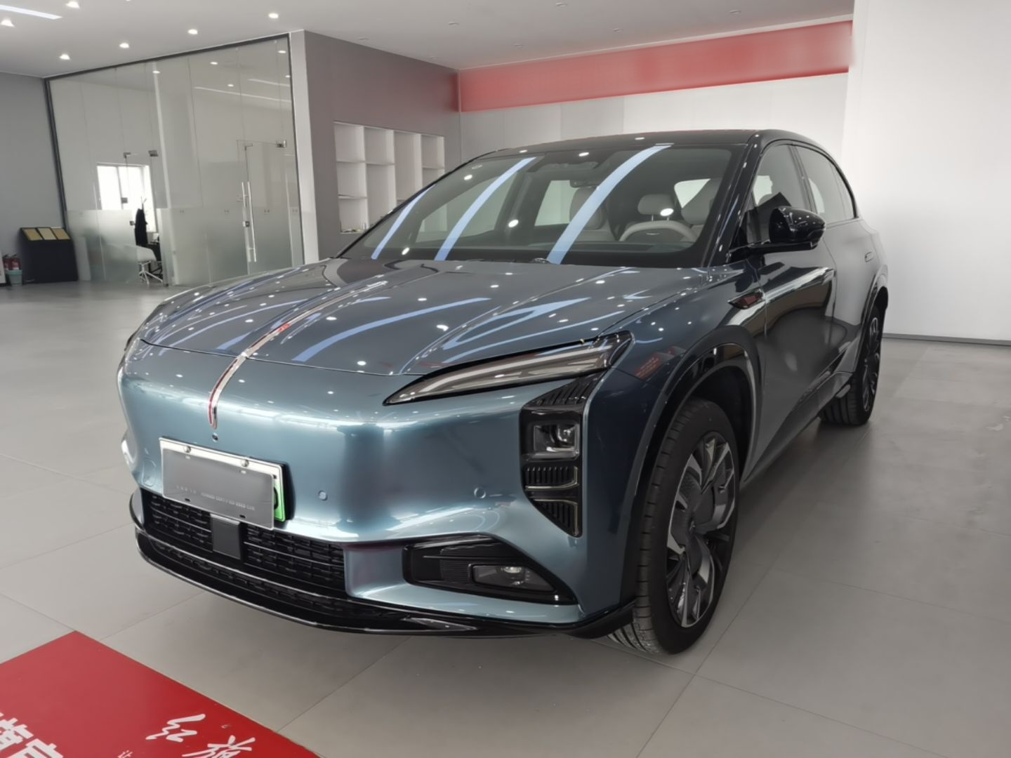 Unter der Vorderseite des Autos