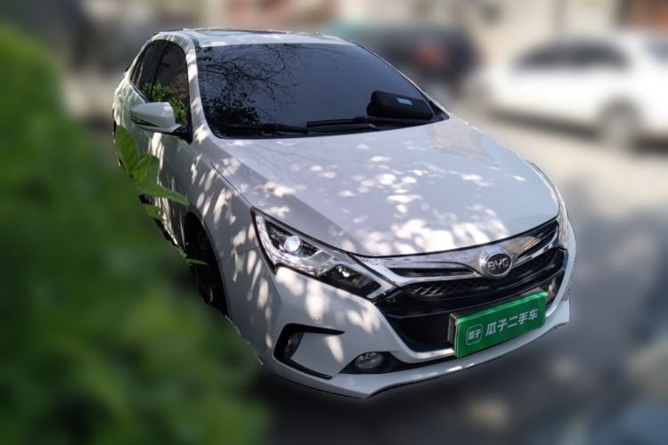 Used BYD Qin New Energy 2014 1.5T Flagship Model Front Right 45 Deg