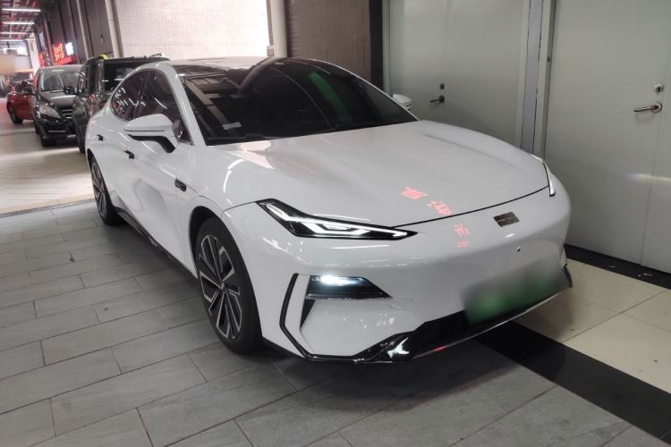 Used Geely Galaxy E8 2024 665 km Range Rear-Drive Starship Long-Range Version Front Right 45 Deg