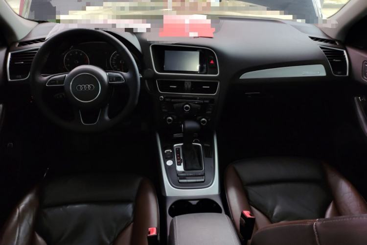 Used Audi Q5 2017 Plus 40 TFSI Technology Model Center Console