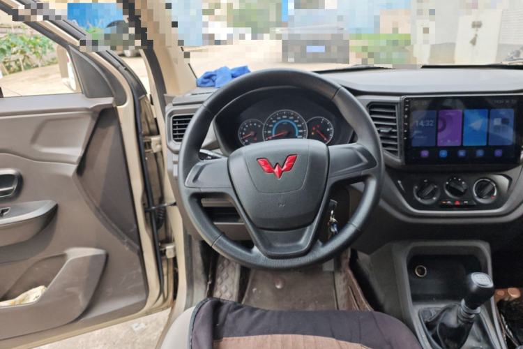 Used Wuling Hongguang V 2022 1.5L Enjoy Edition Electric-Powered LAR Steering Wheel