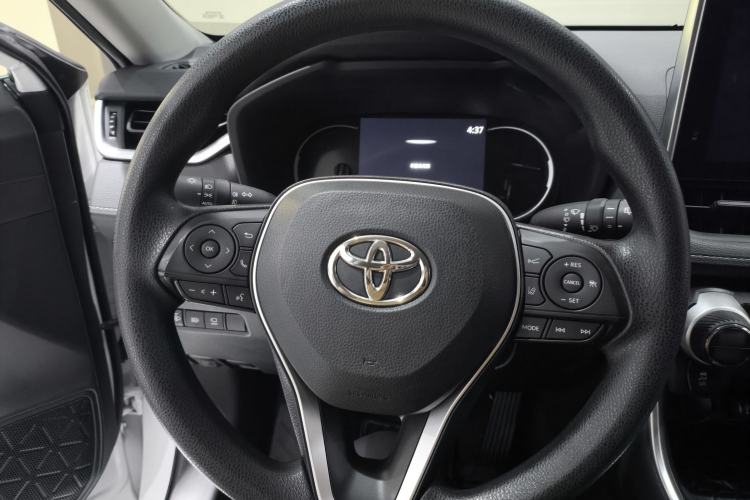 Used Toyota RAV4 2021 2.0L CVT Two-Wheel Drive Fashion Edition Interior 2