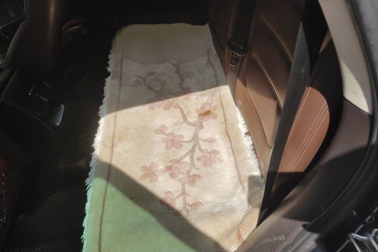 Used Volkswagen Touareg  Left Rear Seat