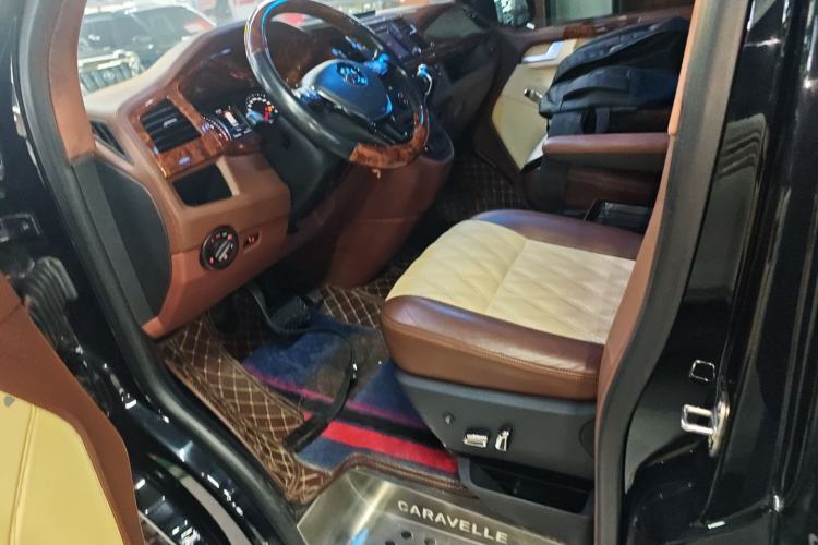 Used Volkswagen Caravelle 2019 2.0 TSI 4x4 Comfort Edition 7-Seater Left Front Seat