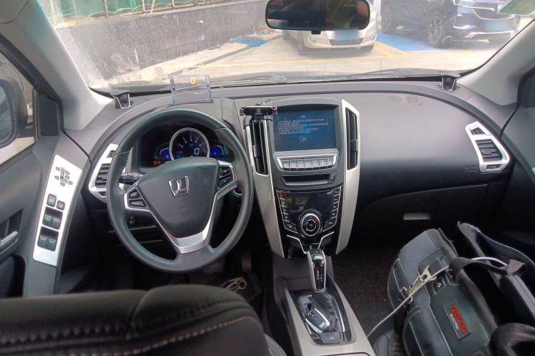 Used Luxgen U6 SUV 2015 1.8T ZhiZun Model Center Console