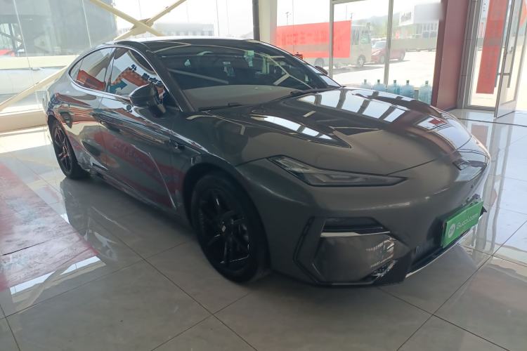 Used Geely Galaxy E8 2024 550 km Range Rear-Wheel-Drive PRO Front Right 45 Deg