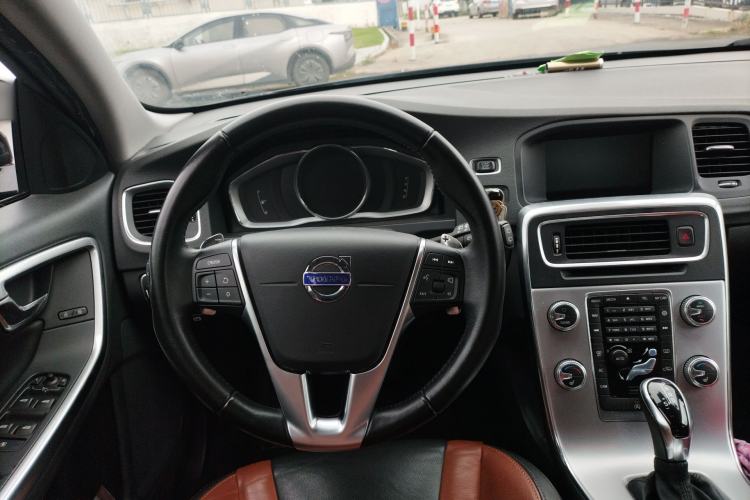 Used Volvo V60 2017 Cross Country T5 AWD China V Standard Steering Wheel