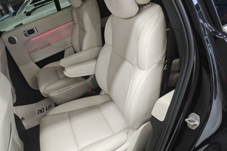 Used Li Auto L8 2023 Pro Model
