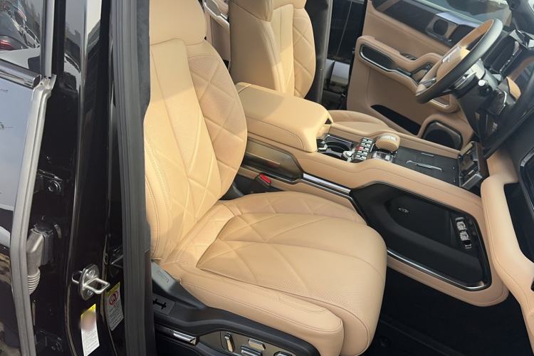 Used Formula Leopard 8 2025 Smart & Brave Flagship Edition 6 Seats
