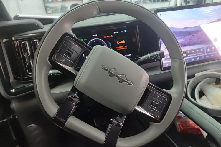 Used Formula Leopard 5 2023 Navigator Edition
