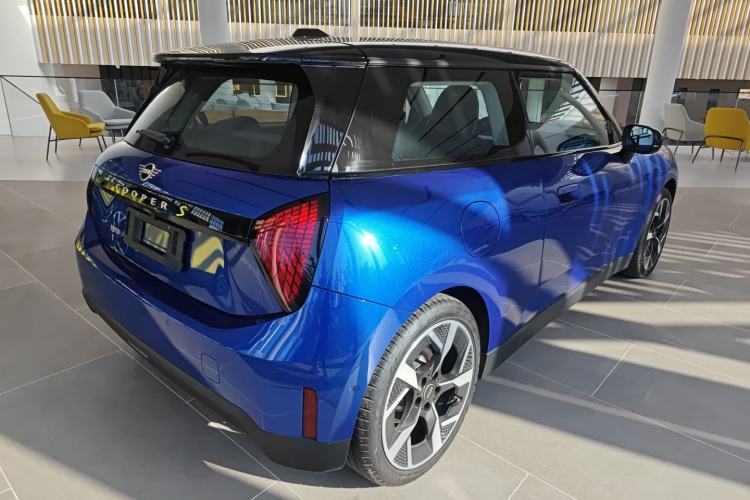 Used MINI Electric MINI COOPER 2024 452km COOPER SE Artist
