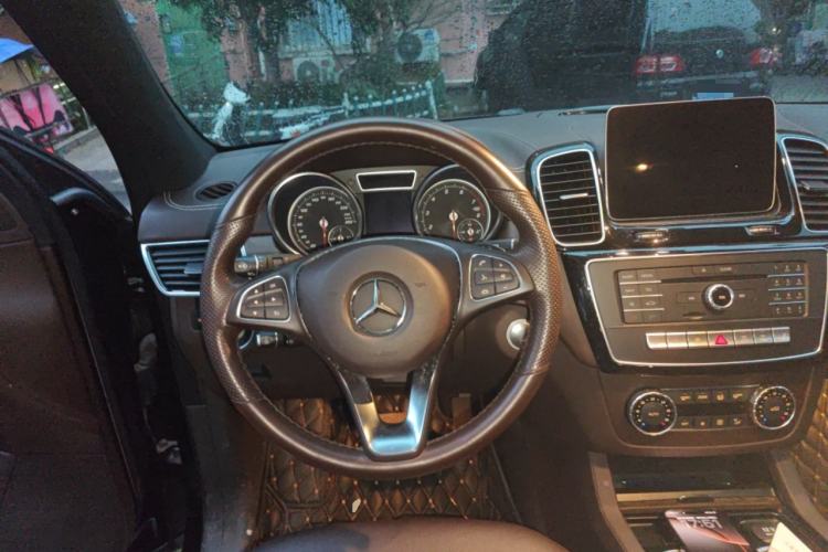 Used Mercedes-Benz GLE 2018 GLE 320 4MATIC Dynamic Edition Collector's Edition Steering Wheel