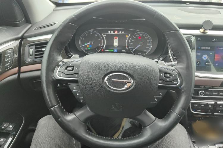 Used GAC Trumpchi GS8 2017 320T Two-Wheel Drive Luxury Smart Connectivity Version (7 Seats) Steering Wheel