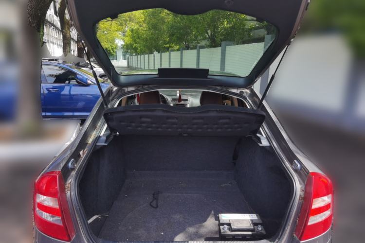 Used Skoda Octavia 2015 Classic Model 1.6L Manual Eado Version Trunk