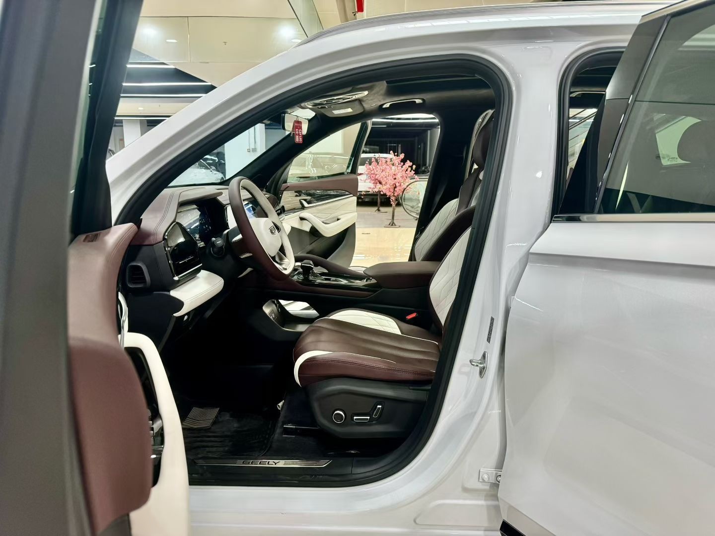 Geely Auto Monjaro L 2021 2.0TD DCT EVO Two-Wheel Drive Prestige Version — снимка 18