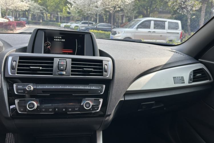 Used BMW 2 Series 2015 218i Convertible Coupe Interior 6