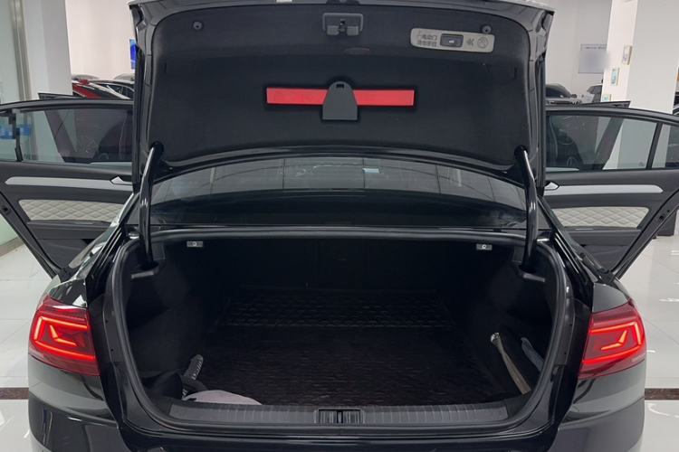 Used Volkswagen Magotan 2023 2 Million Units Commemorative Edition 330TSI DSG Luxury Version
