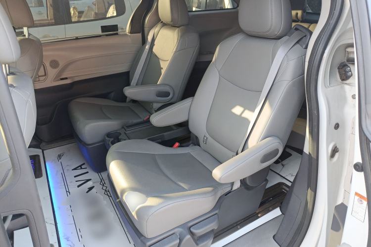 Used Toyota Granvia 2023 2.5L Hybrid Comfort Edition
