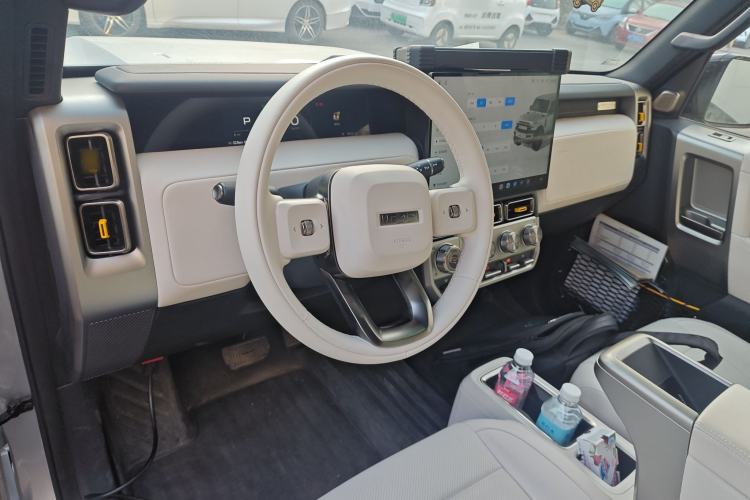 Used iCAR V23 2026 Model 550 Two-Wheel Drive Super Sports Edition Center Console