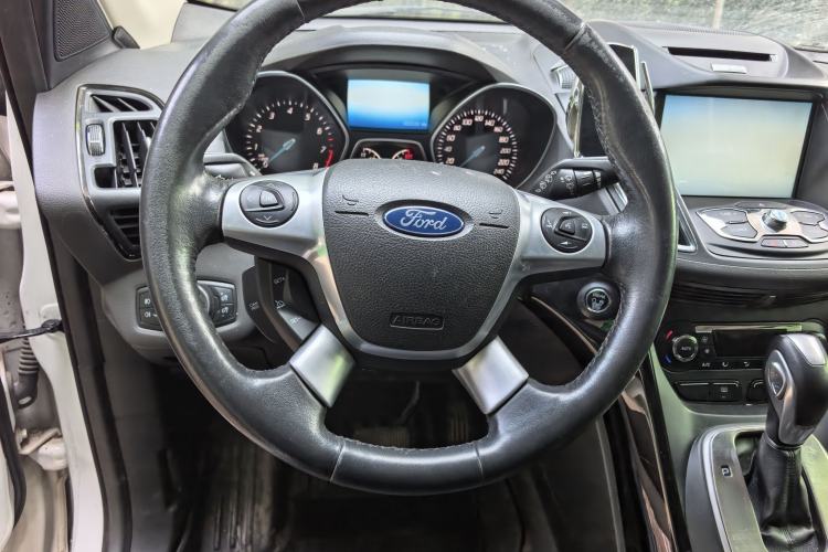 Used Ford Kuga 2015 2.0L GTDi Four-Wheel-Drive Sport Model Steering Wheel