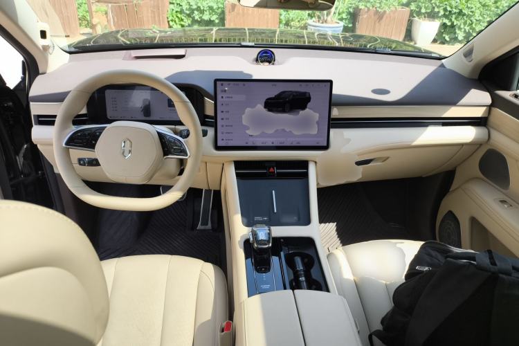 Used Hima AITO M7 2024 1.5T Intelligent Driving Rear-Drive Pro Version 5 Seats Ternary Lithium Battery Center Console