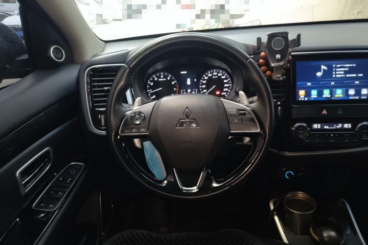 Used Mitsubishi Outlander 2019 2.4L 4x4 Zhi Xiang Edition 5 Seats China VI Standard
