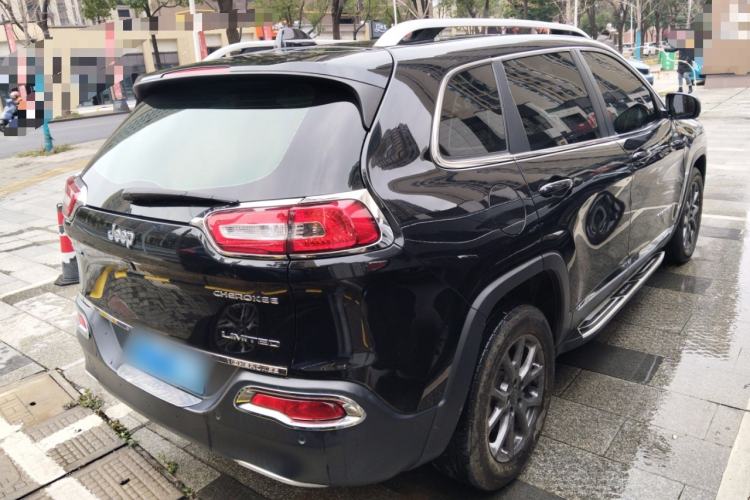 Used Jeep Cherokee 2020 2.0L Two-Wheel Drive Classic Sports Edition
