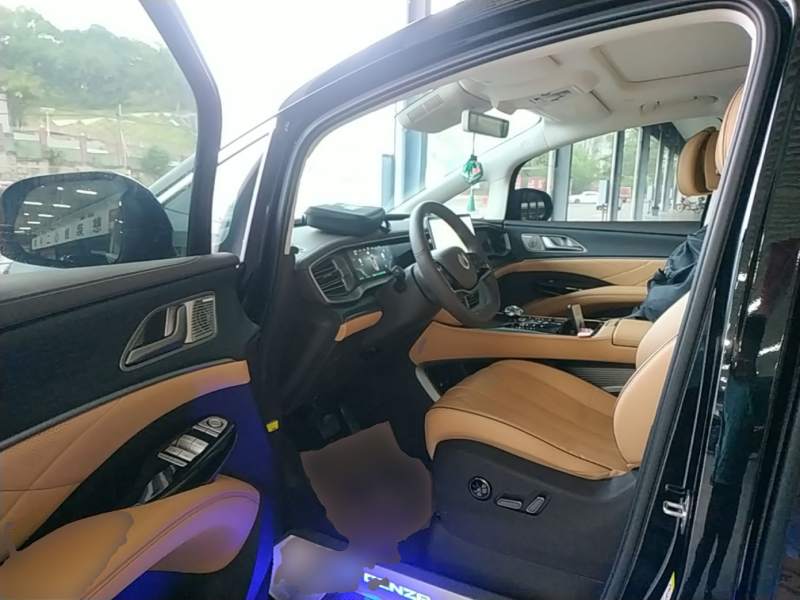 Used Denza D9 2024 EV 600 Four-Wheel-Drive Flagship Model — 15