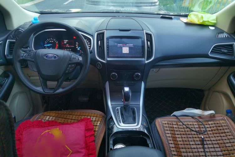 Used Ford Edge 2018 EcoBoost 245 Two-Wheel-Drive Titanium 5-Seater China V Standard Center Console