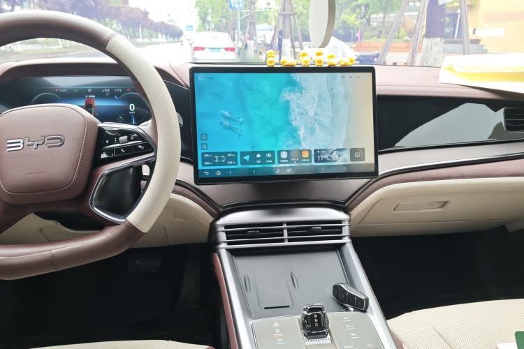 Used BYD Seal 2023 DM-i 1.5T 121km Prestige Model Center Console