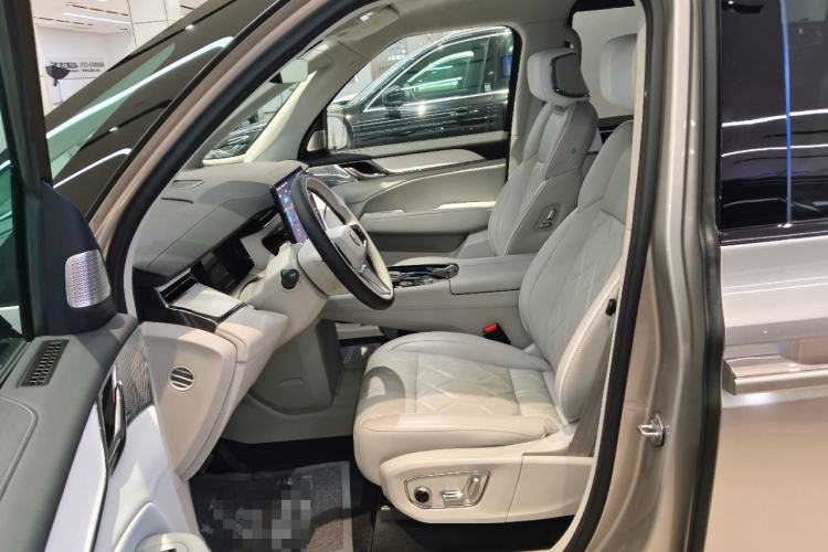 Used Volvo EM90 2025 Ultra Six-Seater
