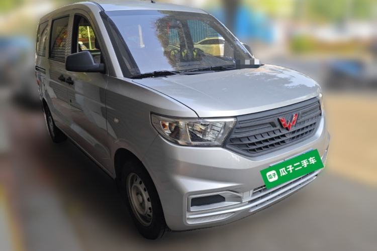 Used Wuling Hongguang V 2022 1.5L Jingqu Edition Electric-Assist LAR Front Right 45 Deg