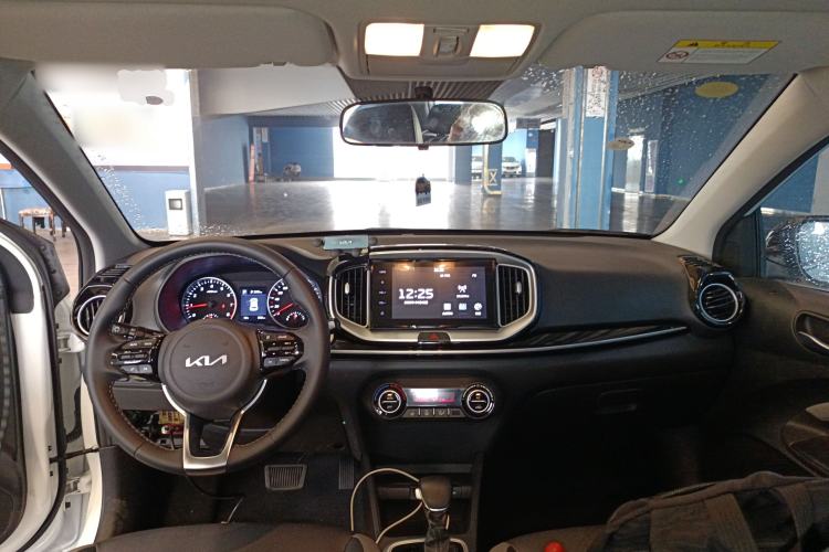 Used Kia kx1 Stonic 2021 1.4L CVT Sunroof Model Center Console