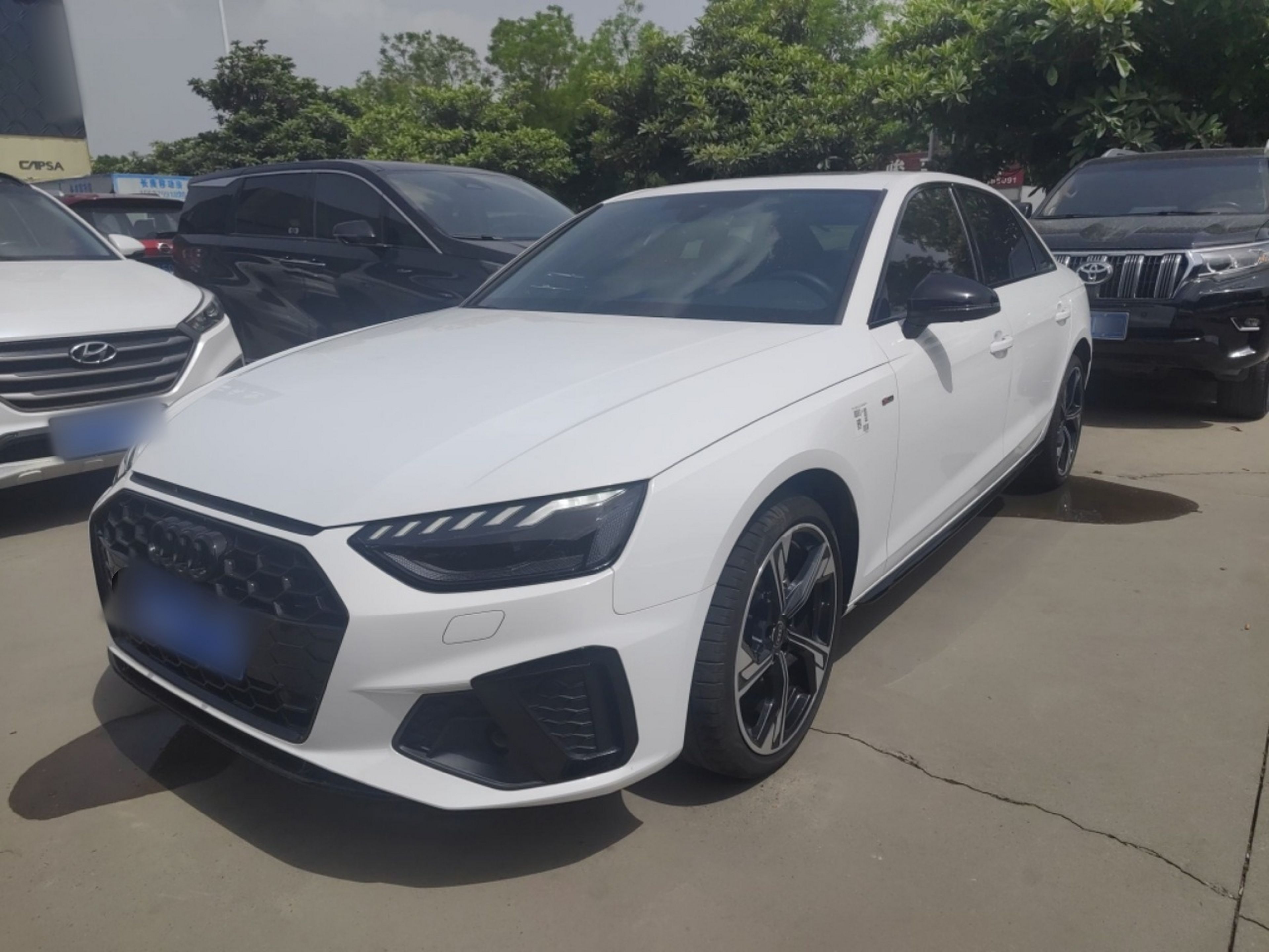 Под передней частью автомобиля