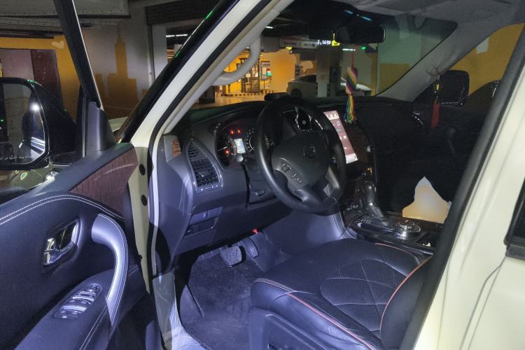 Used Nissan Patrol 2018 4.0L LinkedIn Edition Driver Seat