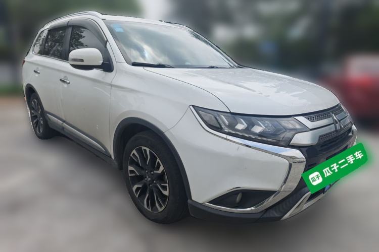 Used Mitsubishi Outlander 2019 2.4L 4x4 Zhi Xiang Edition 5 Seats China V Emission Standard Front Right 45 Deg