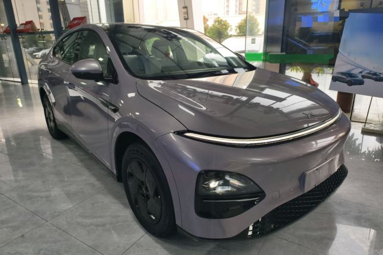 Used XPeng G6 2025 625 Long-Range Max Flagship Edition Front Right 45 Deg