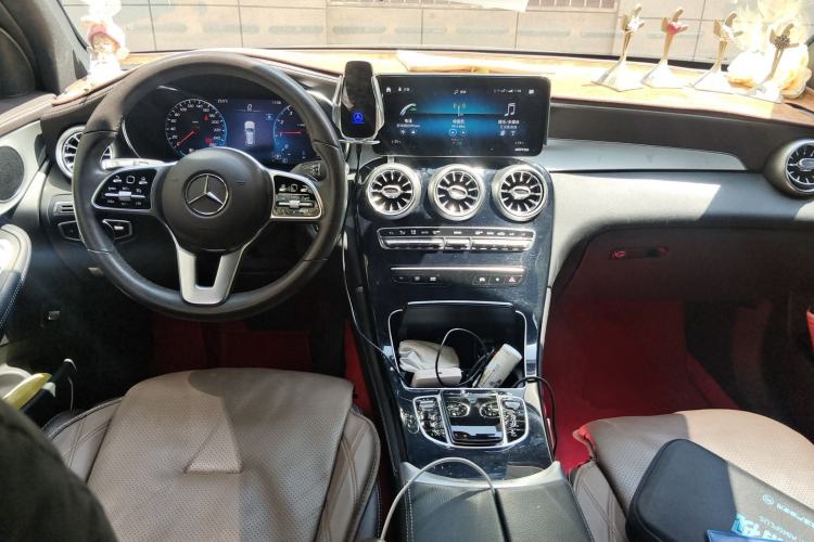 Used Mercedes-Benz GLC 2020 Facelifted GLC 260 L 4MATIC Dynamic Edition Center Console