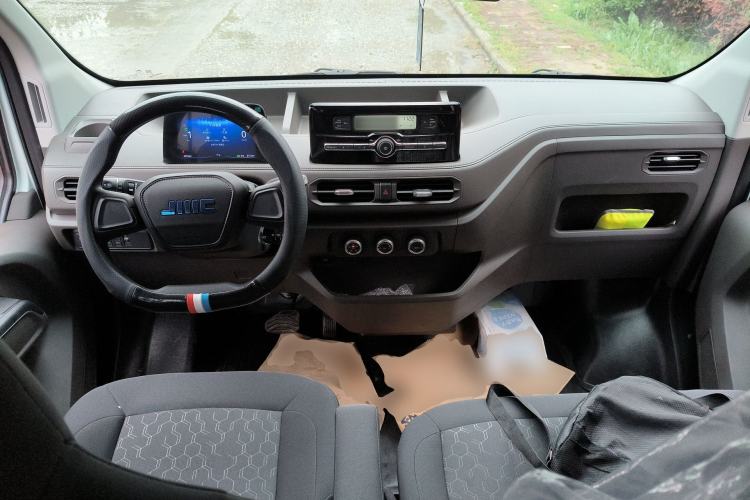 Used JMC E Fushun 2025 Model, Open Window Version, 41.86 kWh, Short Axle, Low-roof Center Console