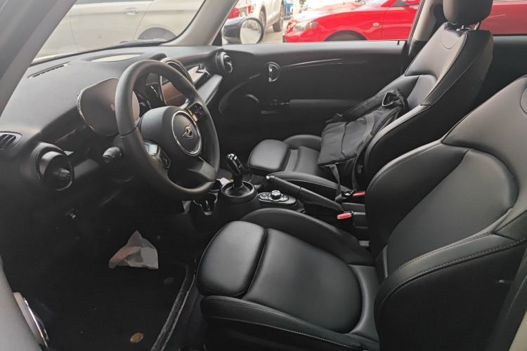 Used MINI 2022 1.5T COOPER Classic Edition