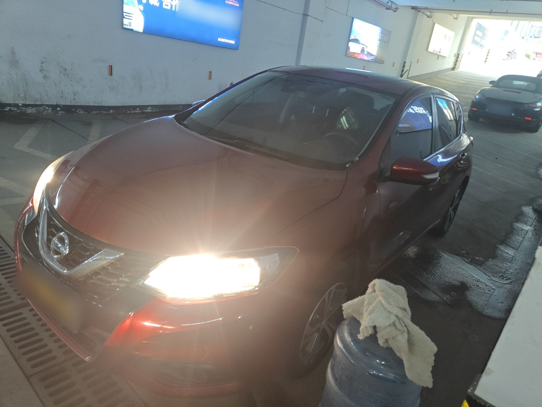 Под передней частью автомобиля