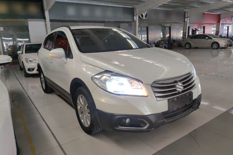 Used Suzuki S-Cross 2015 1.6L CVT Two-Wheel Drive Entry-Level Trim Exterior 2
