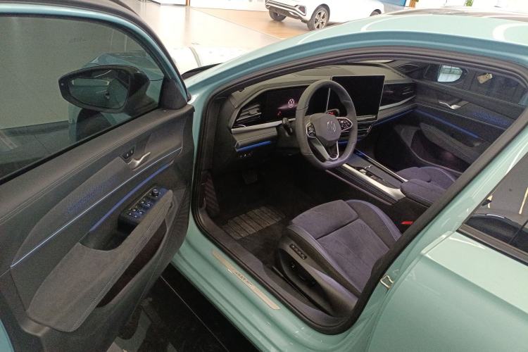 Used Volkswagen Passat 2025 Pro 380TSI Starry Dragon Luxury Edition
