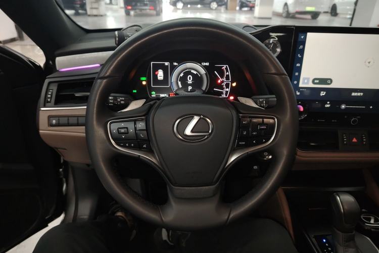 Used Lexus ES 2025 300h Deluxe Edition
