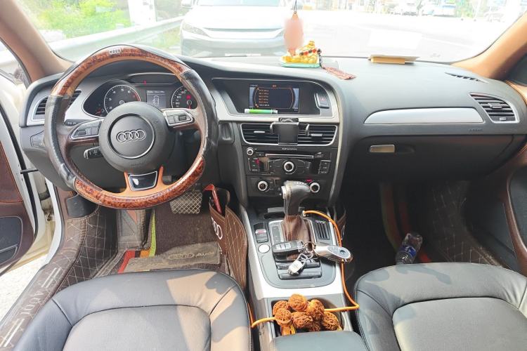 Used Audi A4L 2016 35 TFSI Collector's Edition Automatic Standard Model Center Console