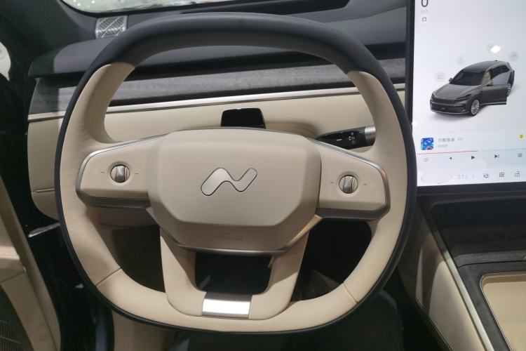 Used ONVO Luxeed L90 2025 Model—Ultra Six-Seater Version Steering Wheel