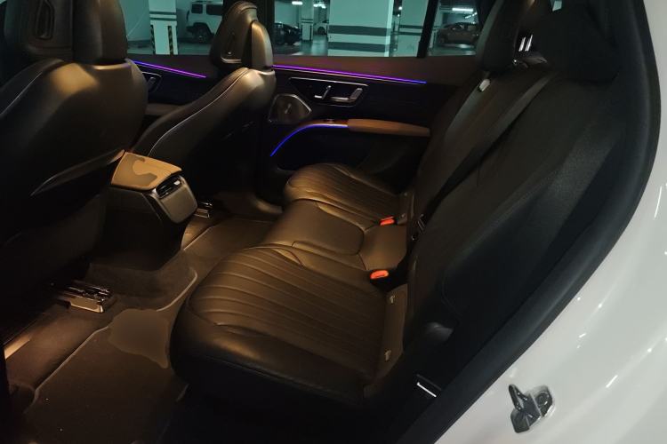Used Mercedes-Benz EQS SUV 2023 450 4MATIC Pioneer Edition Left Rear Seat